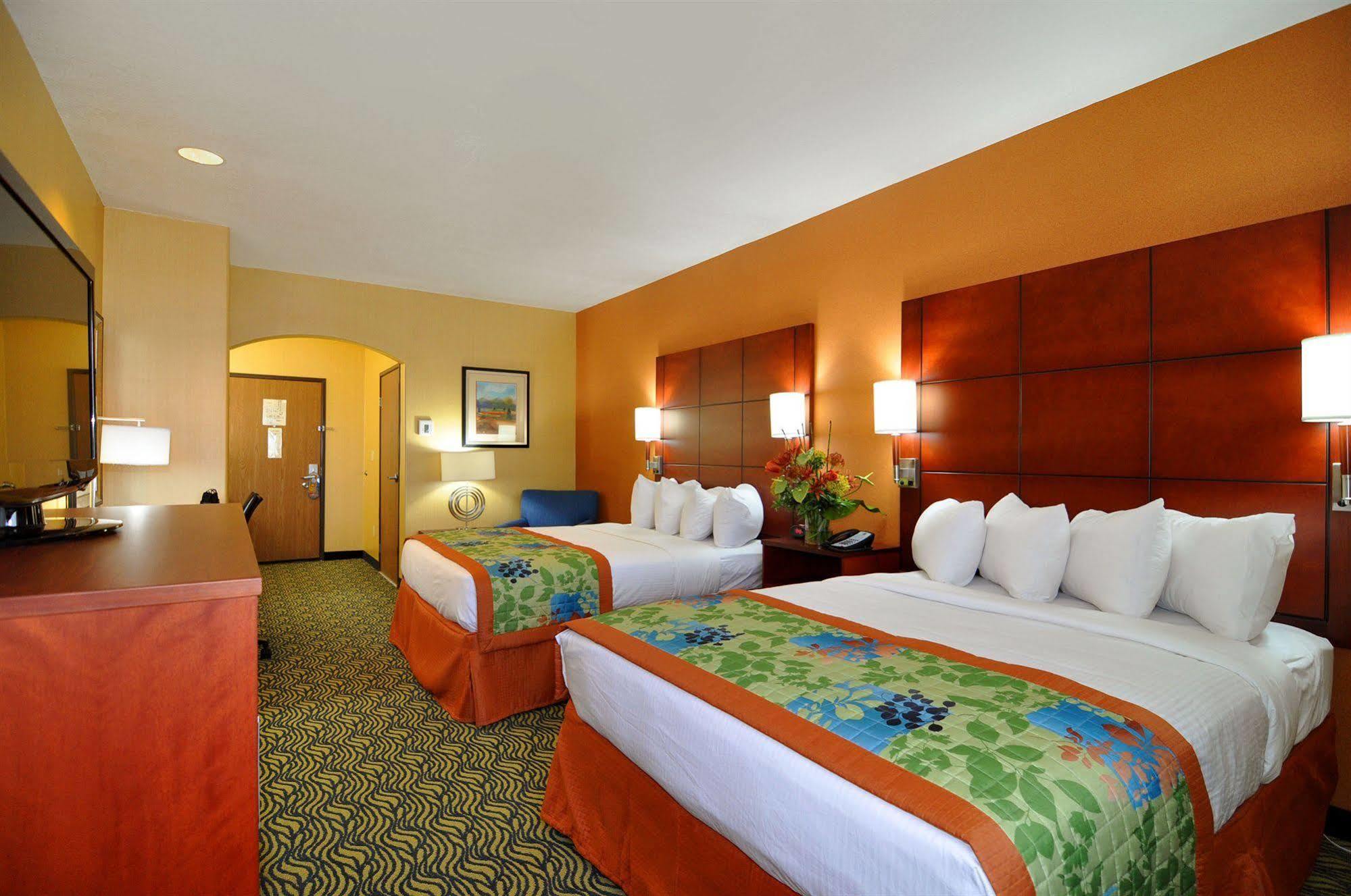 Best Western Plus Fresno Inn Exterior foto